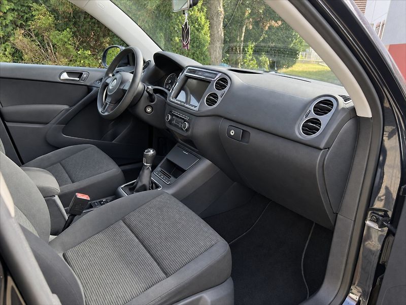 Volkswagen Tiguan 1,4 Tsi trend&Fun aut.klima - fotka 19 z 28