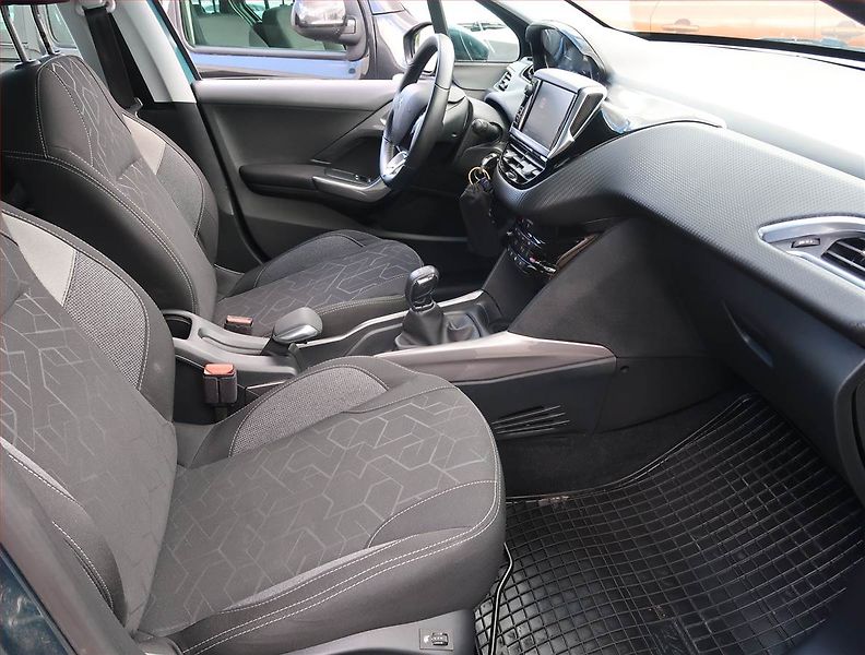 Peugeot 2008 (2019) 1.2 PureTech, Serv.kniha - fotka 9 z 20