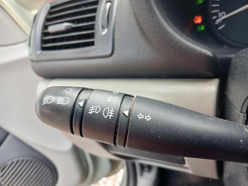 Renault Clio 1.2i ČR +sada kol - fotka 21 z 27