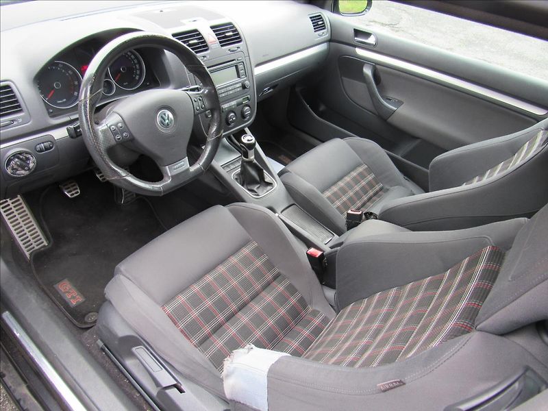 Volkswagen Golf 2,0 i GT 147KW Remus - fotka 9 z 28
