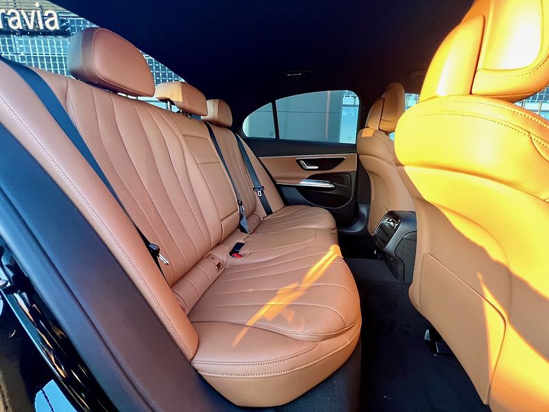 Mercedes-Benz Třídy E (2026) 220 d 4MATIC Linie AMG - fotka 11 z 27