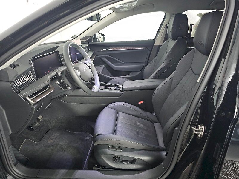 Škoda Superb (2025) 2.0TDI 110kW Laurin a Klement - fotka 7 z 32
