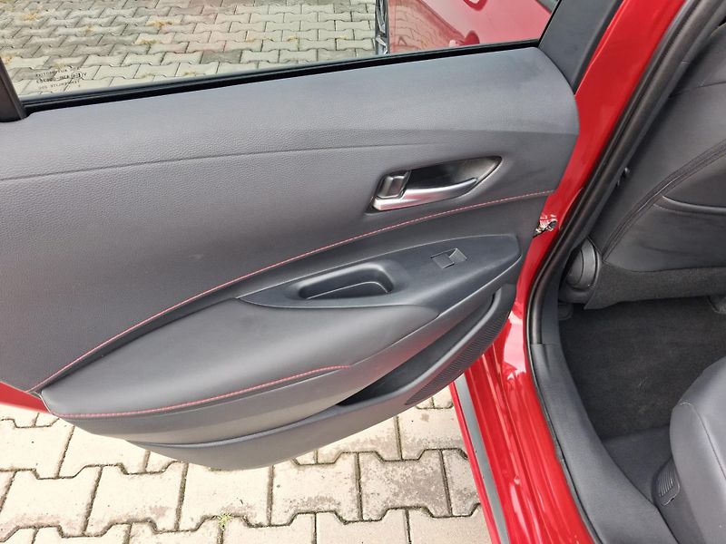 Toyota Corolla 1.8 HSD e-CVT GR Sport - fotka 18 z 21