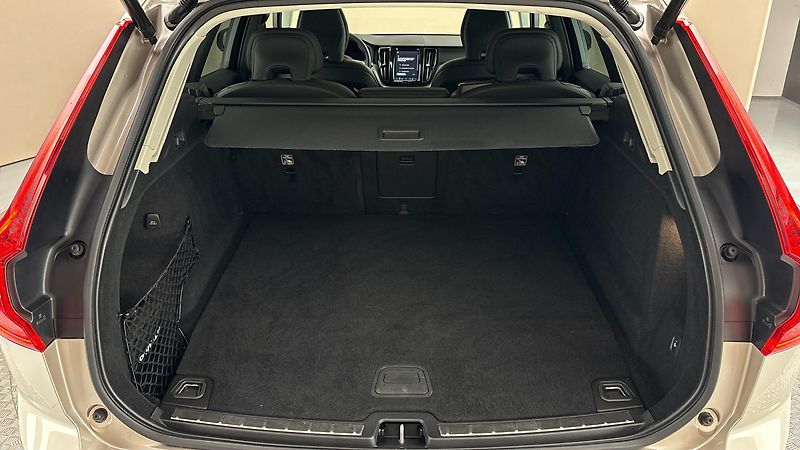 Volvo XC60 2.0 T6 AUT AWD Recharge Inscri - fotka 17 z 32