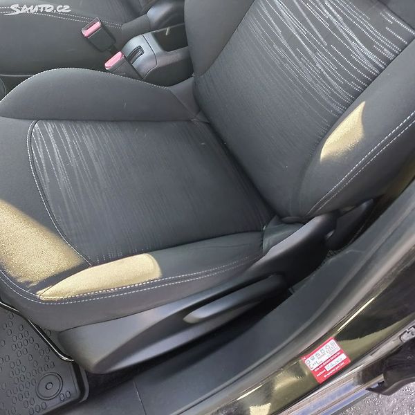 Peugeot 208 KRÁSNÝ,60TKM,1MAJ54L,SERVISKA - fotka 15 z 22