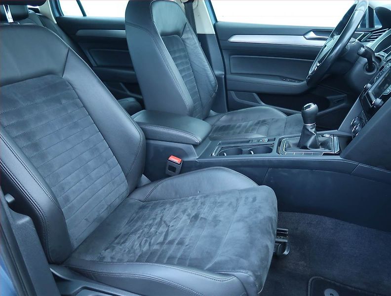 Volkswagen Passat (2015) Highline 2.0 TDI, Tempomat - fotka 9 z 16