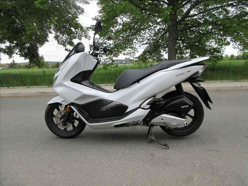 Skútr Honda PCX 125.