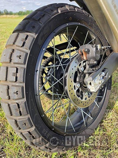 CFMOTO 450 MT-R (2024) - fotka 9 z 14