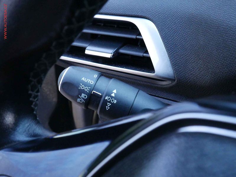 Peugeot 3008 (2019) 1.5 HDi, Allure, TZ, navi - fotka 16 z 19