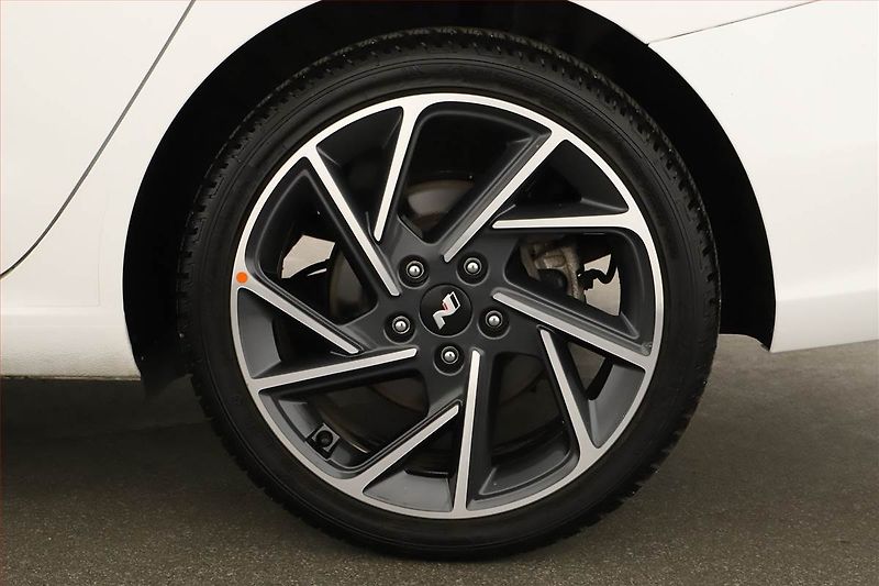 Hyundai i30 (2023) N-Line 1.5 T-GDI - fotka 12 z 15