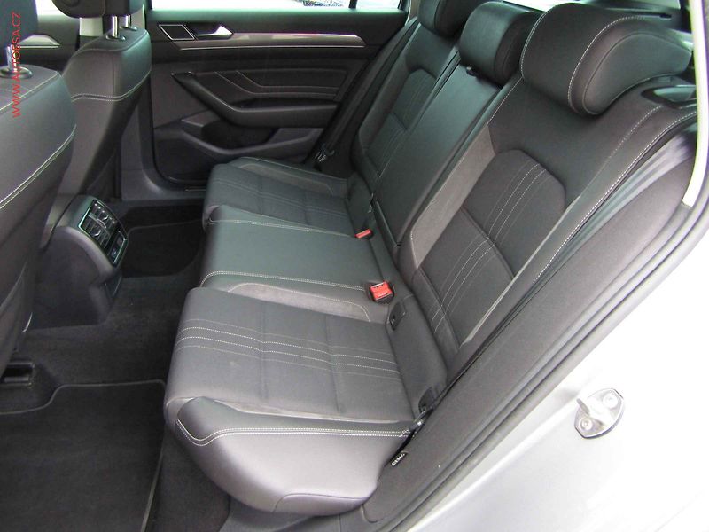 Volkswagen Passat (2020) 2.0 TDi 4x4, ČR, Alltrack - fotka 10 z 21