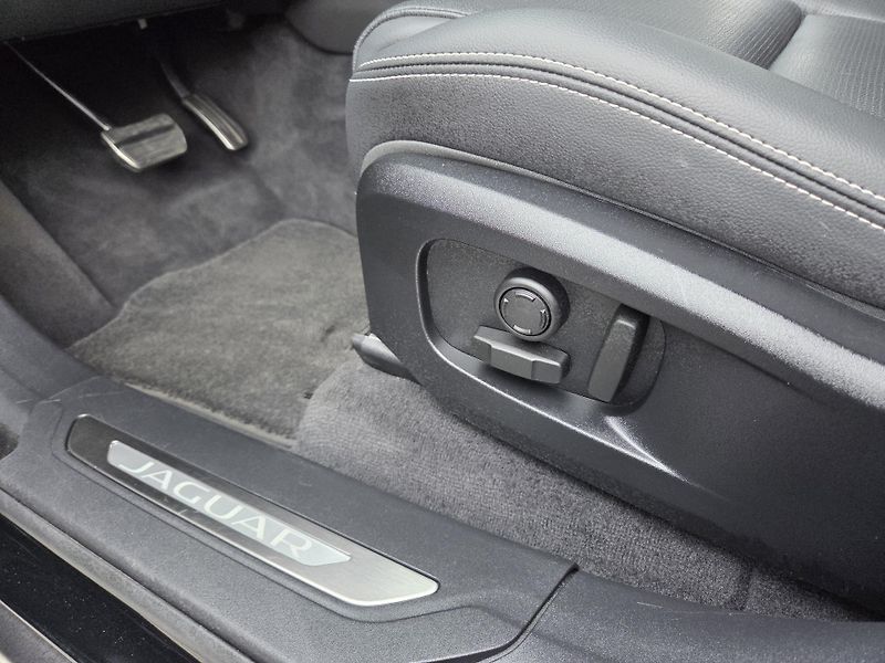 Jaguar F-Pace D300 ED90th HUD PANO ZÁR-2030 - fotka 16 z 48