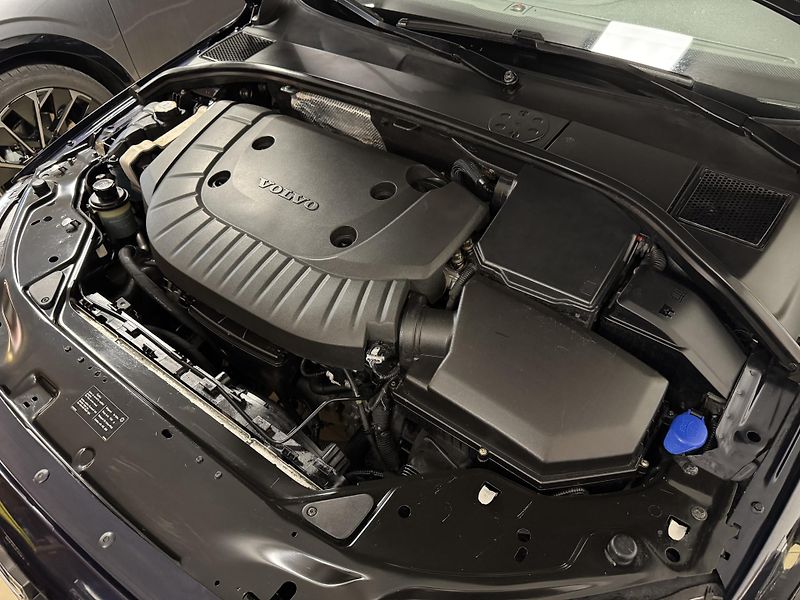 Volvo XC70 D5 SUMMUM 4x4 TAŽNÉ  - fotka 35 z 45