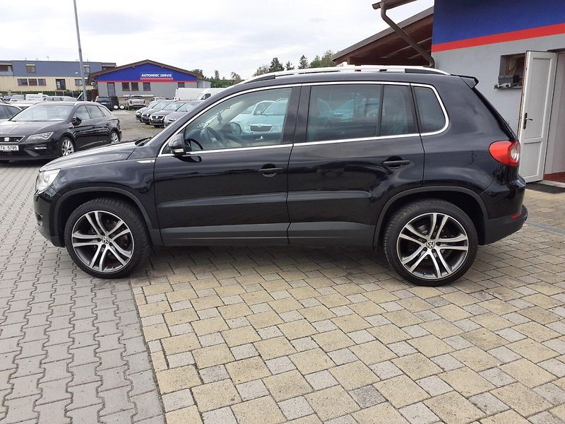 Volkswagen Tiguan (2010) 2.0 TSi R-Line 4x4 - fotka 6 z 34