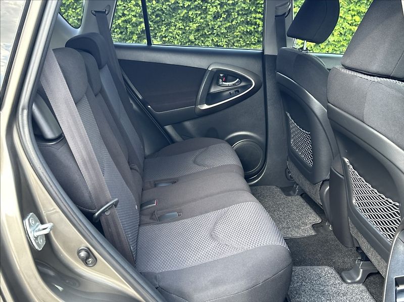 Toyota RAV4 2,0 158PS  Life A/T 4x4 - fotka 19 z 51