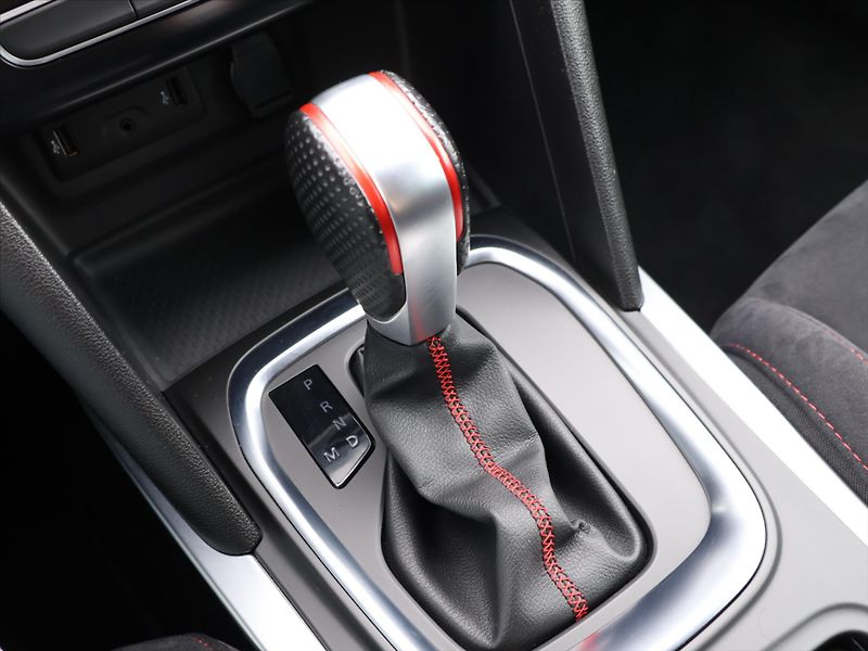 Renault Mégane 1,8 RS 300 Trophy Aut. CZ - fotka 24 z 34