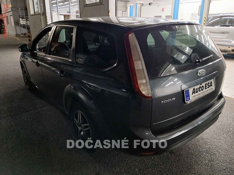 Ford Focus (2009) 1.6TDCI, AC, STK10/28 - fotka 2 z 3