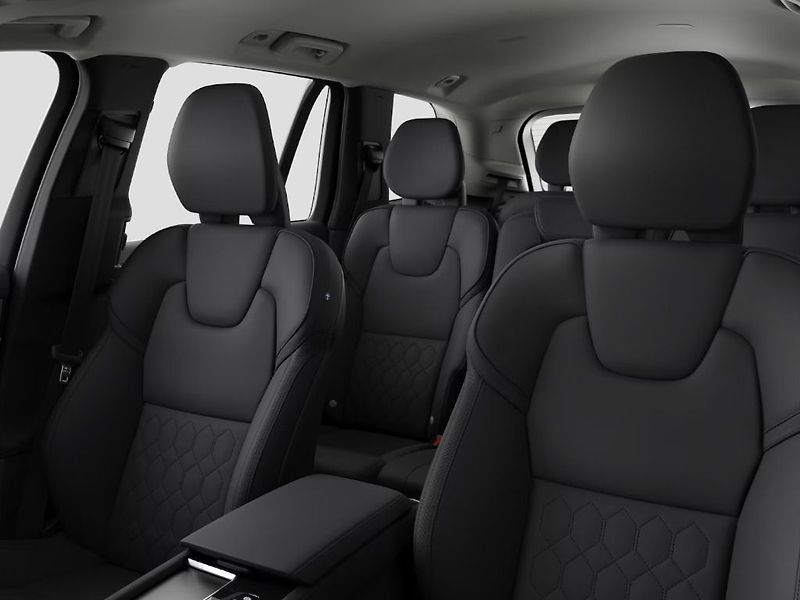 Volvo XC90 CORE B5 AWD 184kW 4x4 - fotka 9 z 12