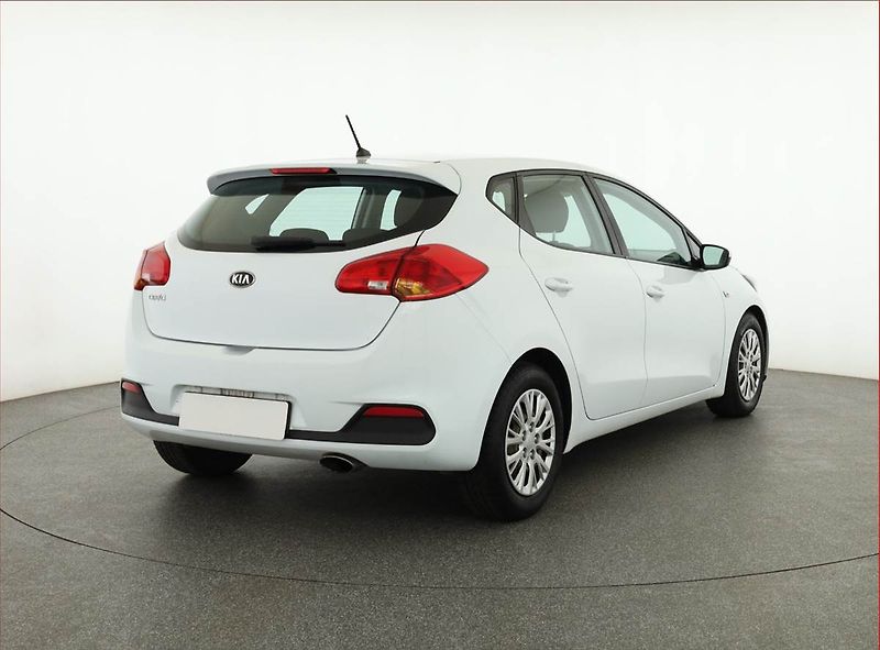 Kia Ceed (2013) 1.4 CVVT, Tempomat - fotka 5 z 17