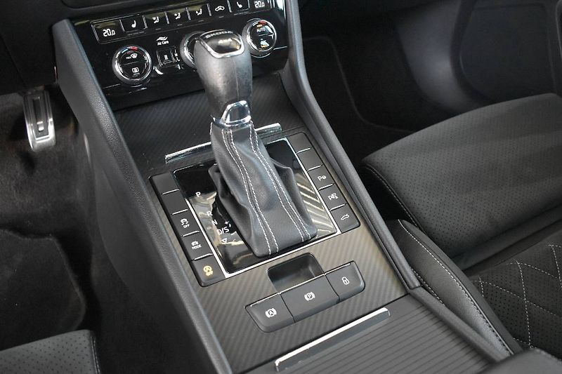 Škoda Superb (2023) 2.0TDI 147kW DSG Sportline 4x4 - fotka 29 z 29