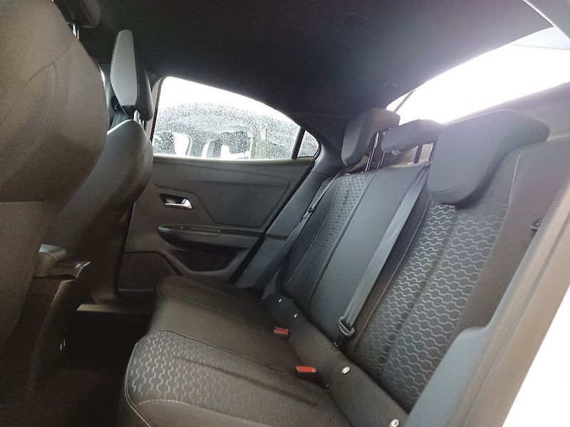 Opel Mokka (2025) HIT 1.2 TURBO (100kW/136k) MT6 - fotka 18 z 19