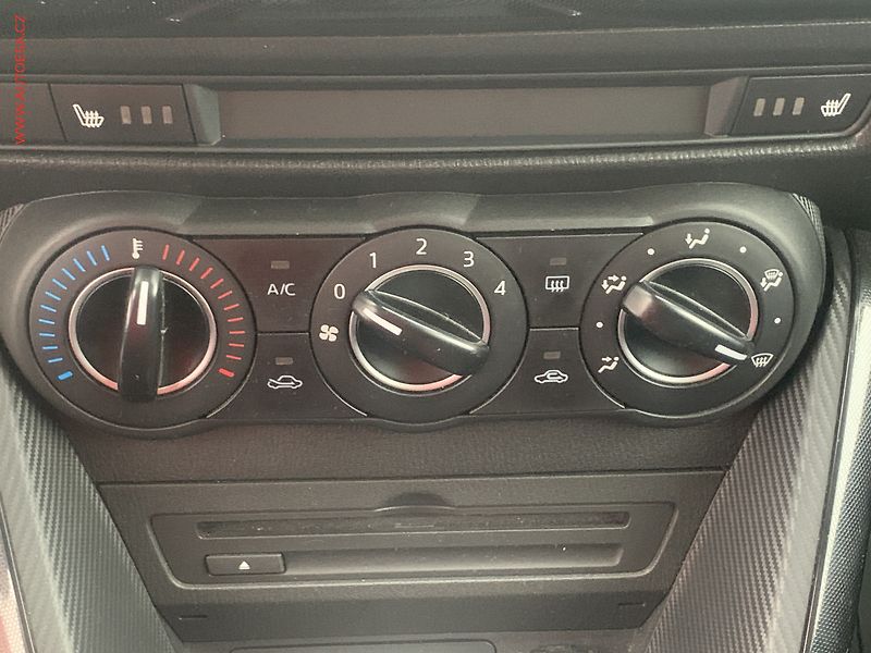 Mazda 2 (2016) 1.5 D, AC, park.čidla - fotka 16 z 18