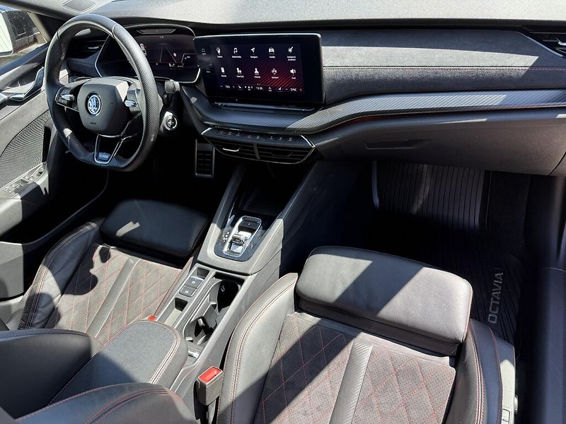 Škoda Octavia DSG 2,0 TSi 180 kW RS - fotka 22 z 24