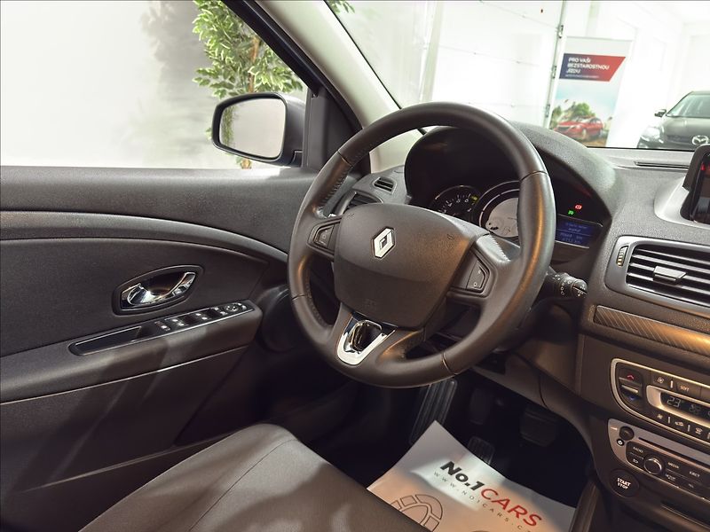 Renault Mégane 1,2   TCe 130 PARIS DELUXE TOP - fotka 23 z 42