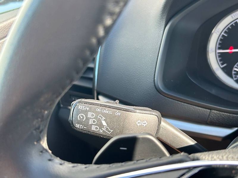 Škoda Karoq Ambition DSG 1,5TSI - fotka 13 z 22