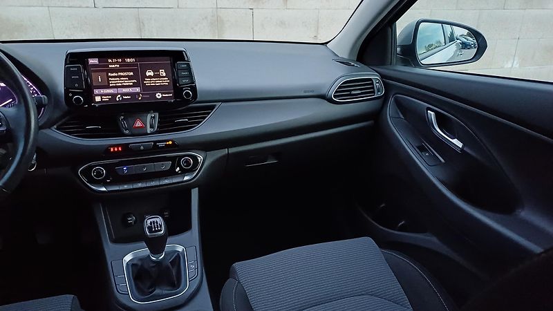 Hyundai i30 1.5 81kW DPI FAMILY COMFORT - fotka 17 z 36