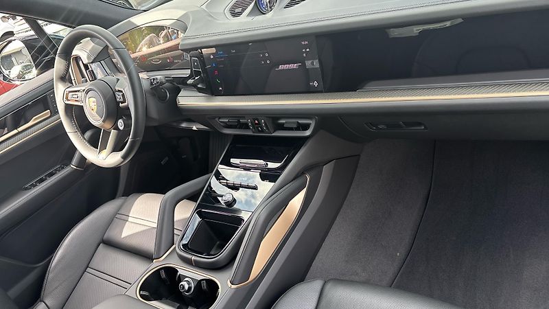 Porsche Cayenne E-Hybrid Black Edition - fotka 23 z 25