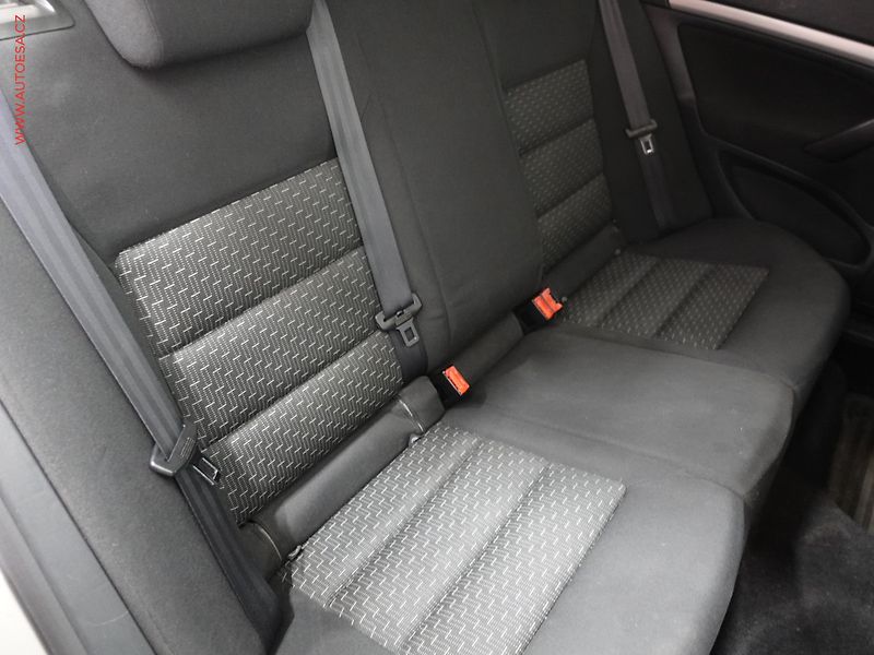 Škoda Octavia (2011) 1.6TDi, ČR, AC, temp - fotka 12 z 19