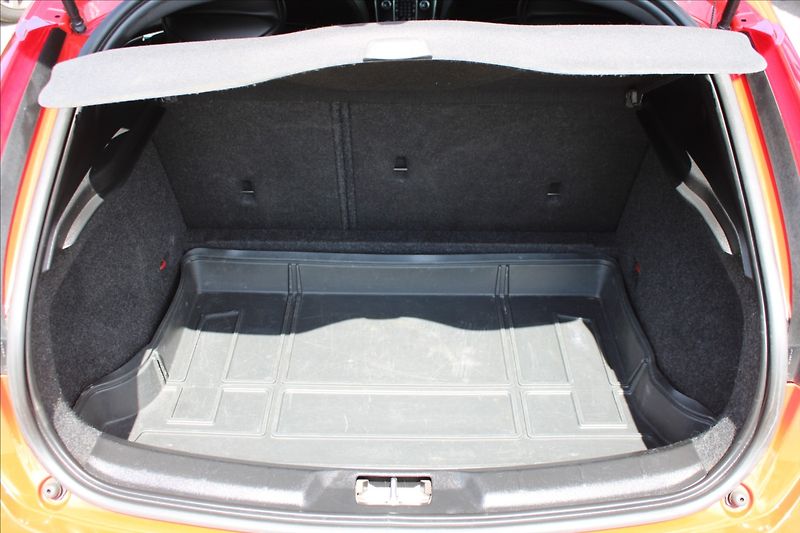 Volvo V40 2,0 D3  R-DESIGN,AUTOMAT - fotka 30 z 36