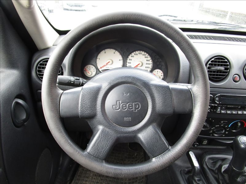 Jeep Cherokee 2.5CRD 4x4, Sport, Klima - fotka 8 z 39