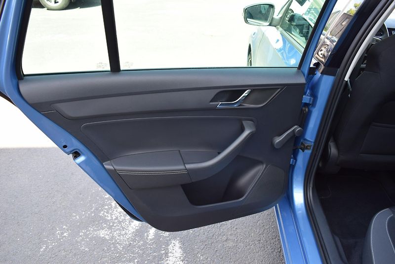 Škoda Rapid (2016) 1.2TSI 81kw AMBITION PANO OPS  - fotka 13 z 45