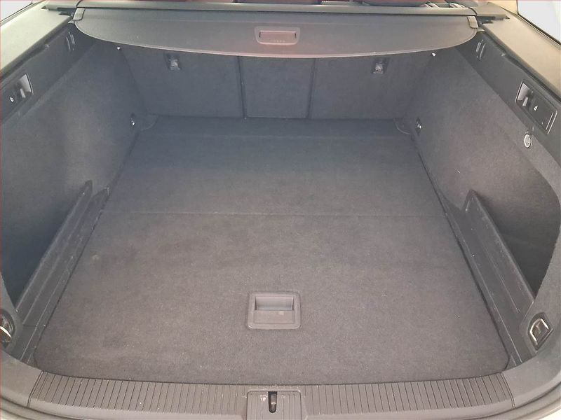 Volkswagen Passat (2017) Highline 2.0 TDI, Kůže - fotka 13 z 20