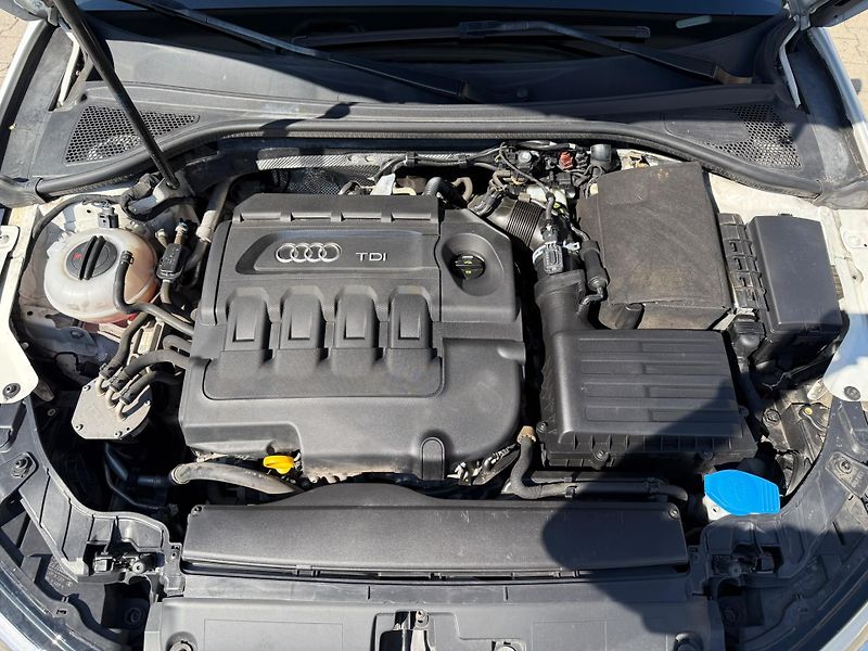 Audi A3 1,6 TDI Sportb automat - fotka 13 z 15