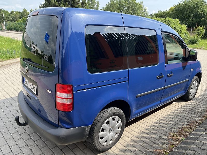 Volkswagen Caddy 1.6 TDi ČR 5 Míst - fotka 5 z 26