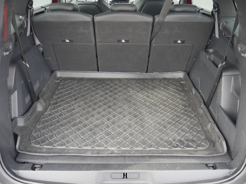 Peugeot 5008 (2022) 1.2PT, 1.maj,ČR, Allure, AT - fotka 7 z 23