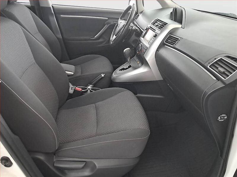 Toyota Verso (2013) 1.8 Valvematic, Automat - fotka 9 z 17