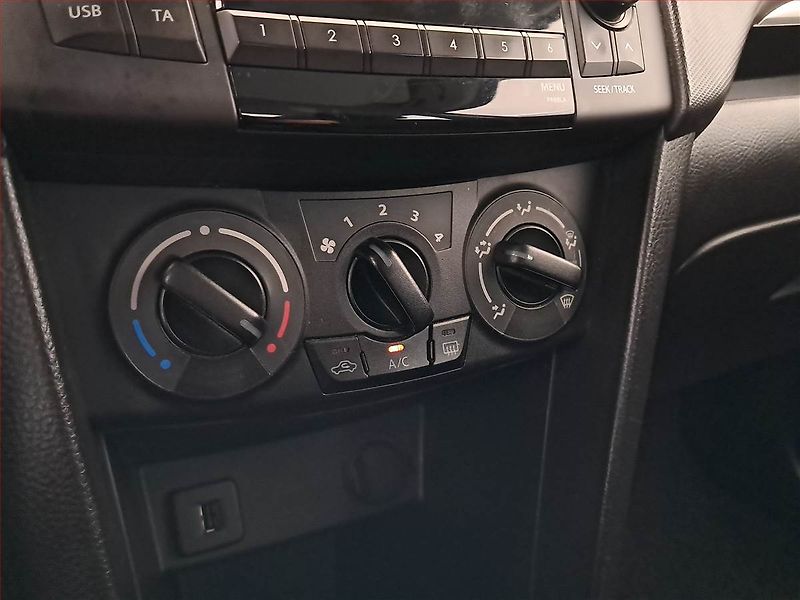 Suzuki Swift (2015) 1.2, Tempomat - fotka 13 z 19
