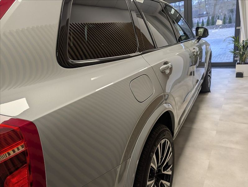 Volvo XC90 T8 Plus Dark Recharge AWD - fotka 12 z 39