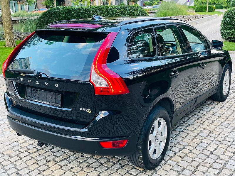 Volvo XC60 2.0D 5V MAN 1.MAJITEL SERVISKA - fotka 9 z 33