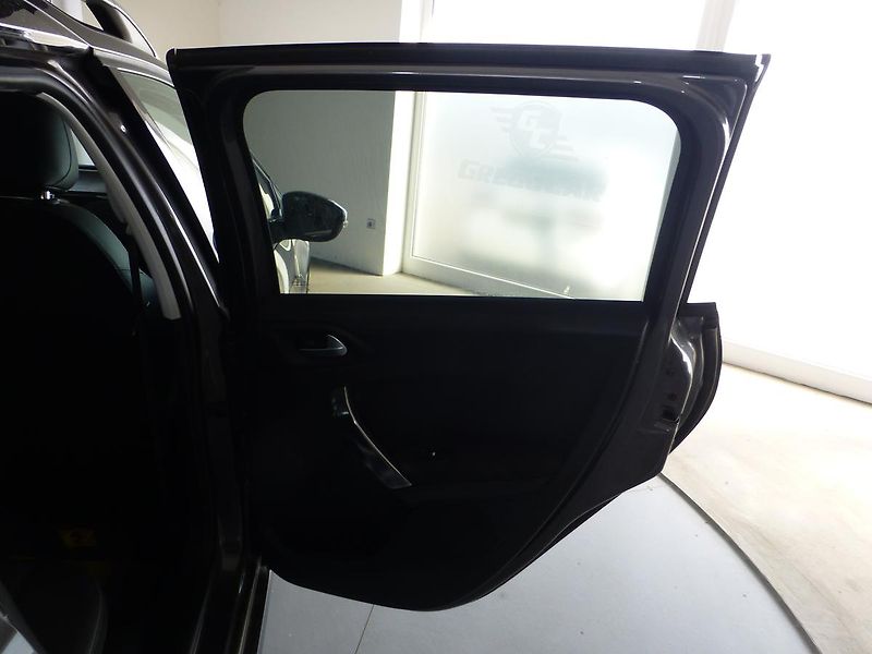 Peugeot 2008 (2015) 1,6HDI-88KW*NAVI*ALU*VYHŘ.SED* - fotka 14 z 17