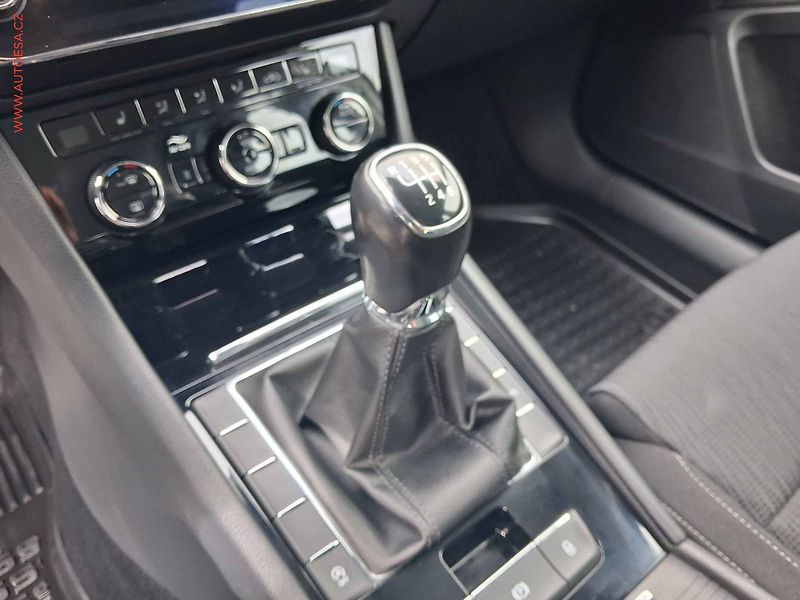 Škoda Superb (2018) 2.0TDi, Style, STK9/28 - fotka 16 z 19
