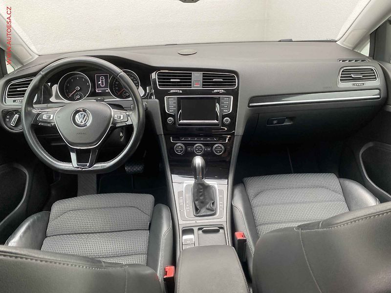 Volkswagen Golf (2014) 1.4 TGi, ČR, Highline, DSG - fotka 8 z 16