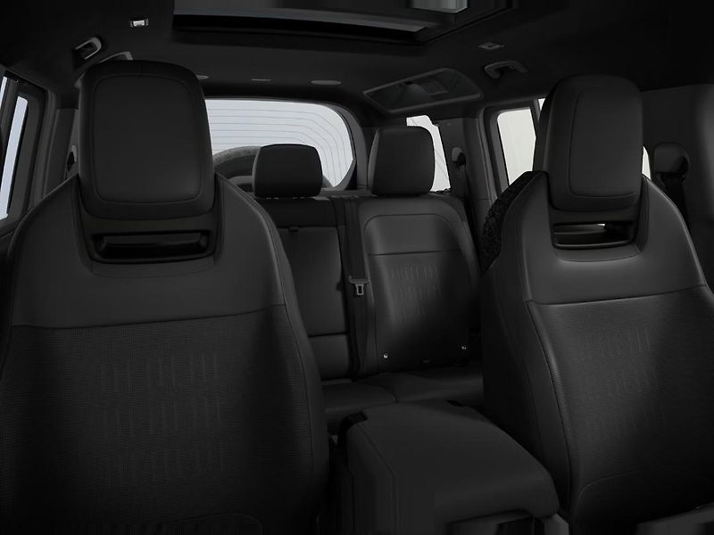 Land Rover Defender (2026) P635 OCTA BLACK AWD - fotka 4 z 4