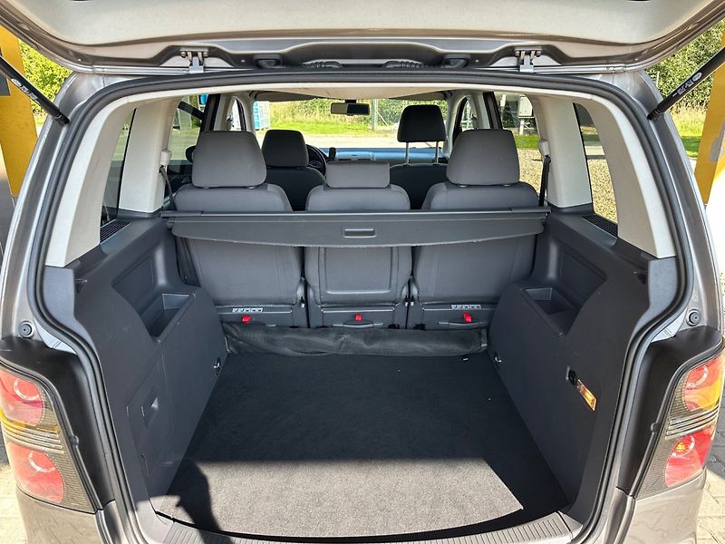 Volkswagen Touran (2009) 1.4TSi - fotka 16 z 16