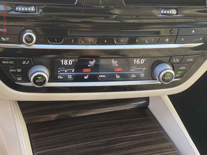 BMW Řada 5 (2018) 3.0i 540i xDrive, AT, +ALU - fotka 20 z 22