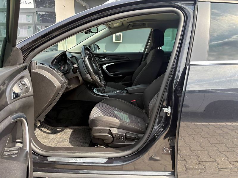 Opel Insignia Sports Tourer Sport A16XHT 125 - fotka 9 z 21
